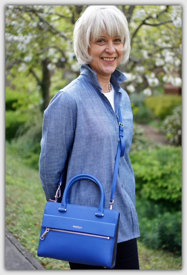 Fashion advice for women 40+. How I wear my blue denim shirt with white T shirt and statement bag. 