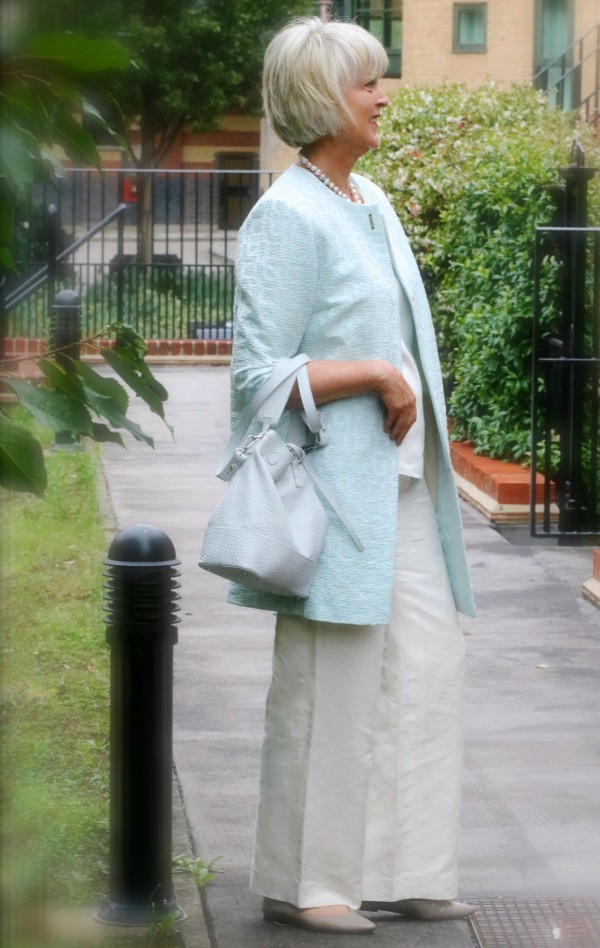 Baby shower - Turquoise trousers and grey bag