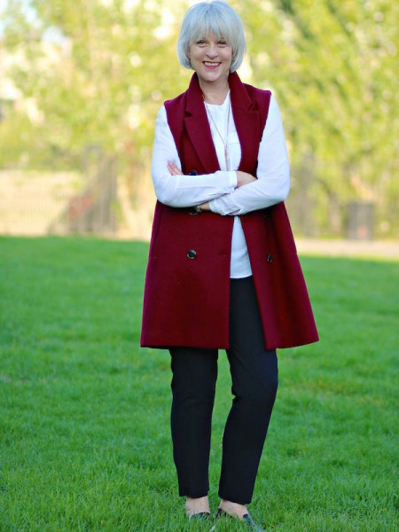 How to dress for early autumn. Claret sleeveless coat 