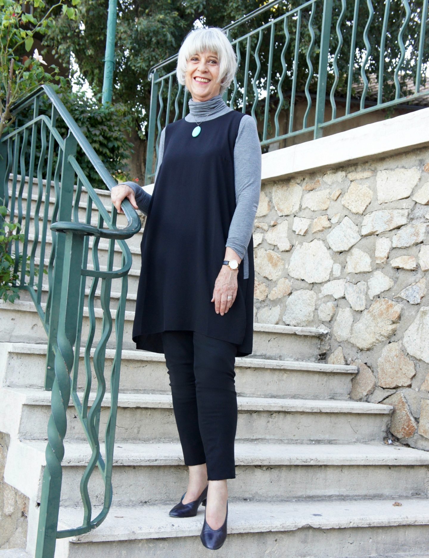 Black tunic & Trousers on steps at Grimaud