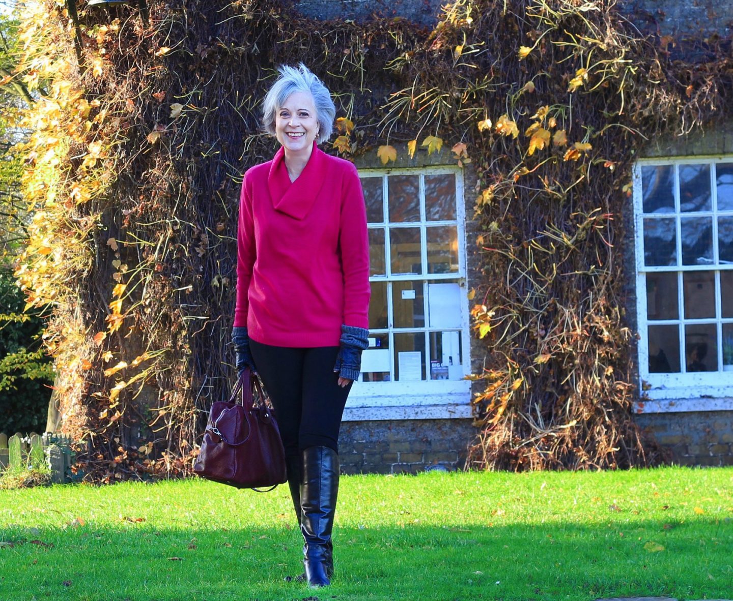 pink-sweater-and-marood-bag