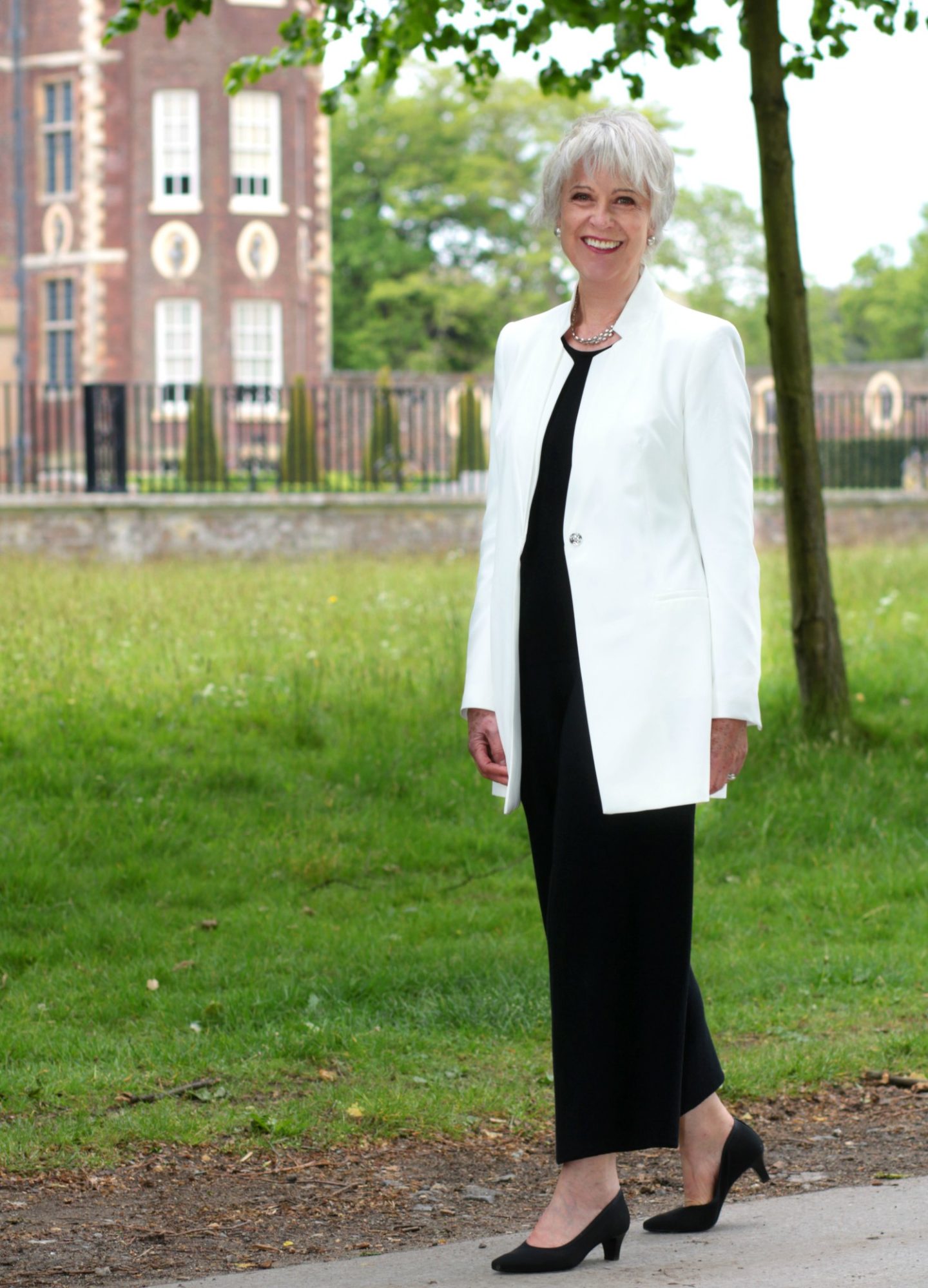 Cream summer jacket - Chic at any age