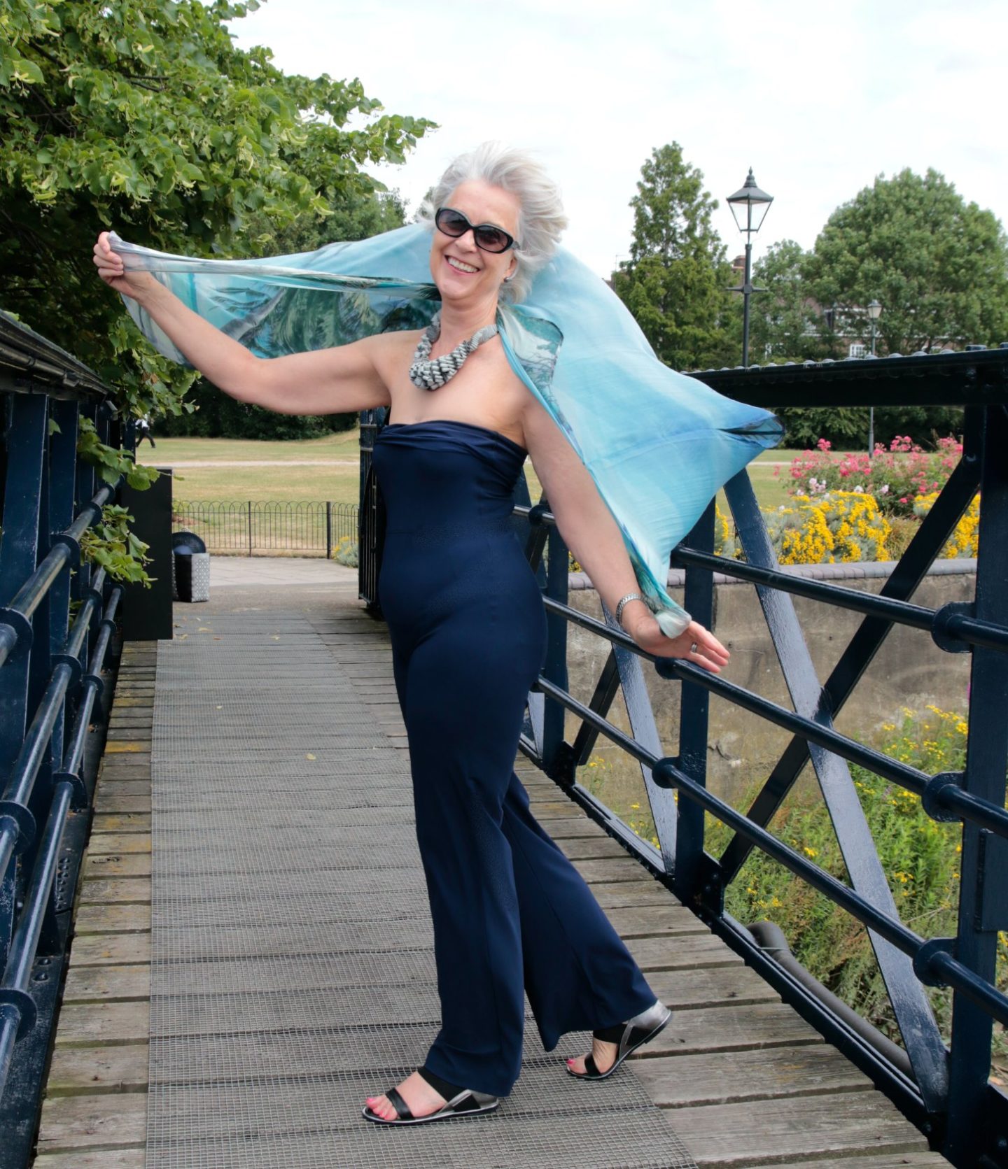 Navy trousers/jumpsuit with chiffon top
