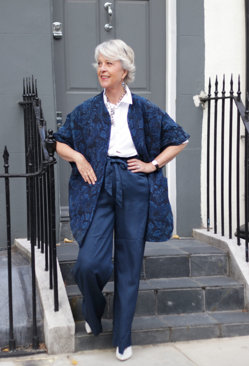 A casual classic look with kimono jacket - Chic at any age
