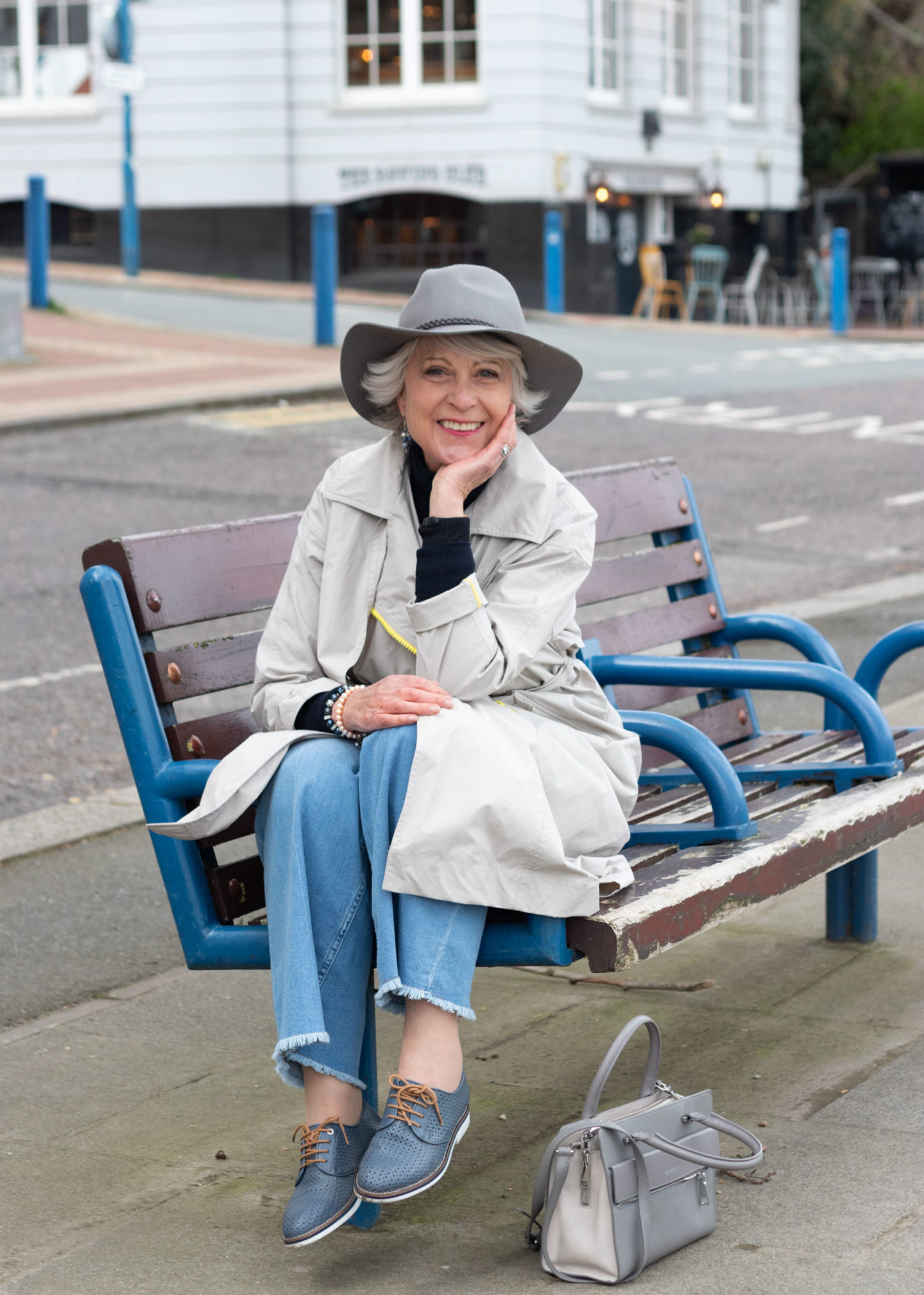 Beige mac, wide leg jeans and fedora hat