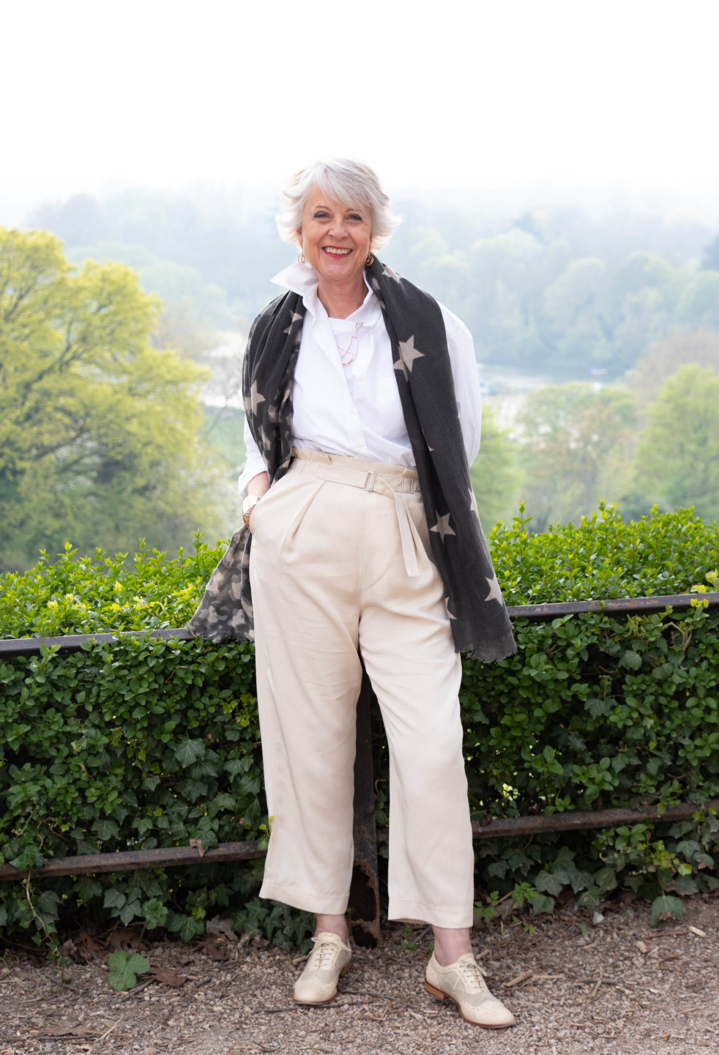 Beige trousers star print scarf