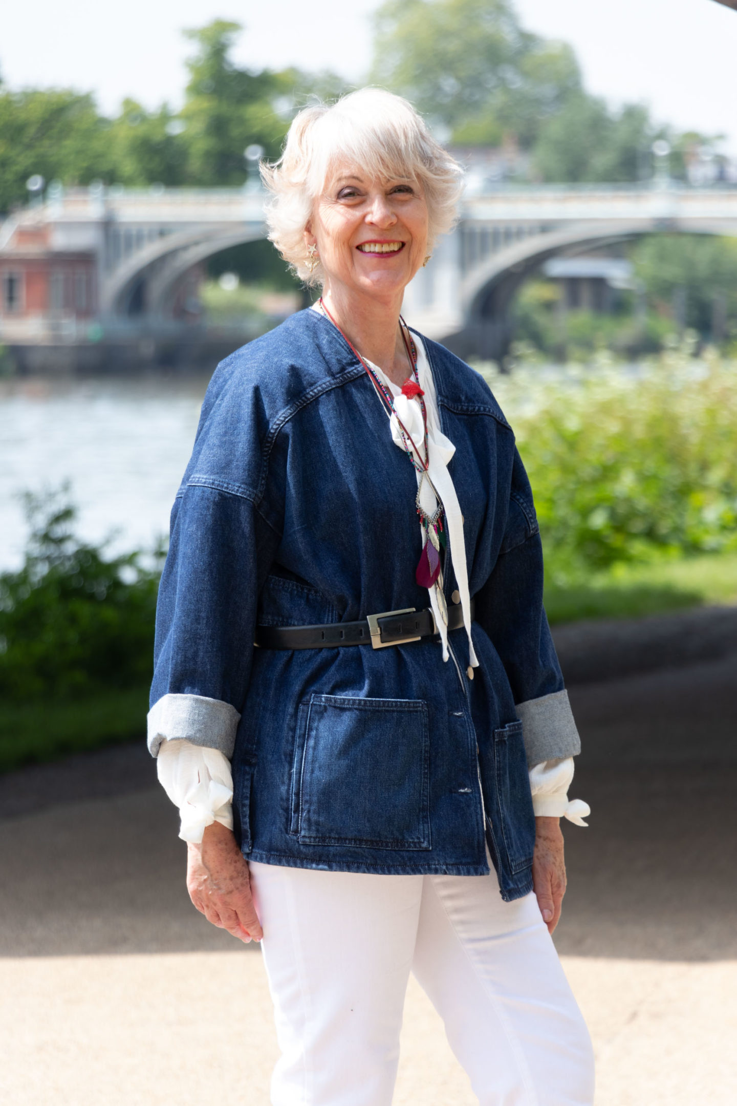 white jeans and denim jacket