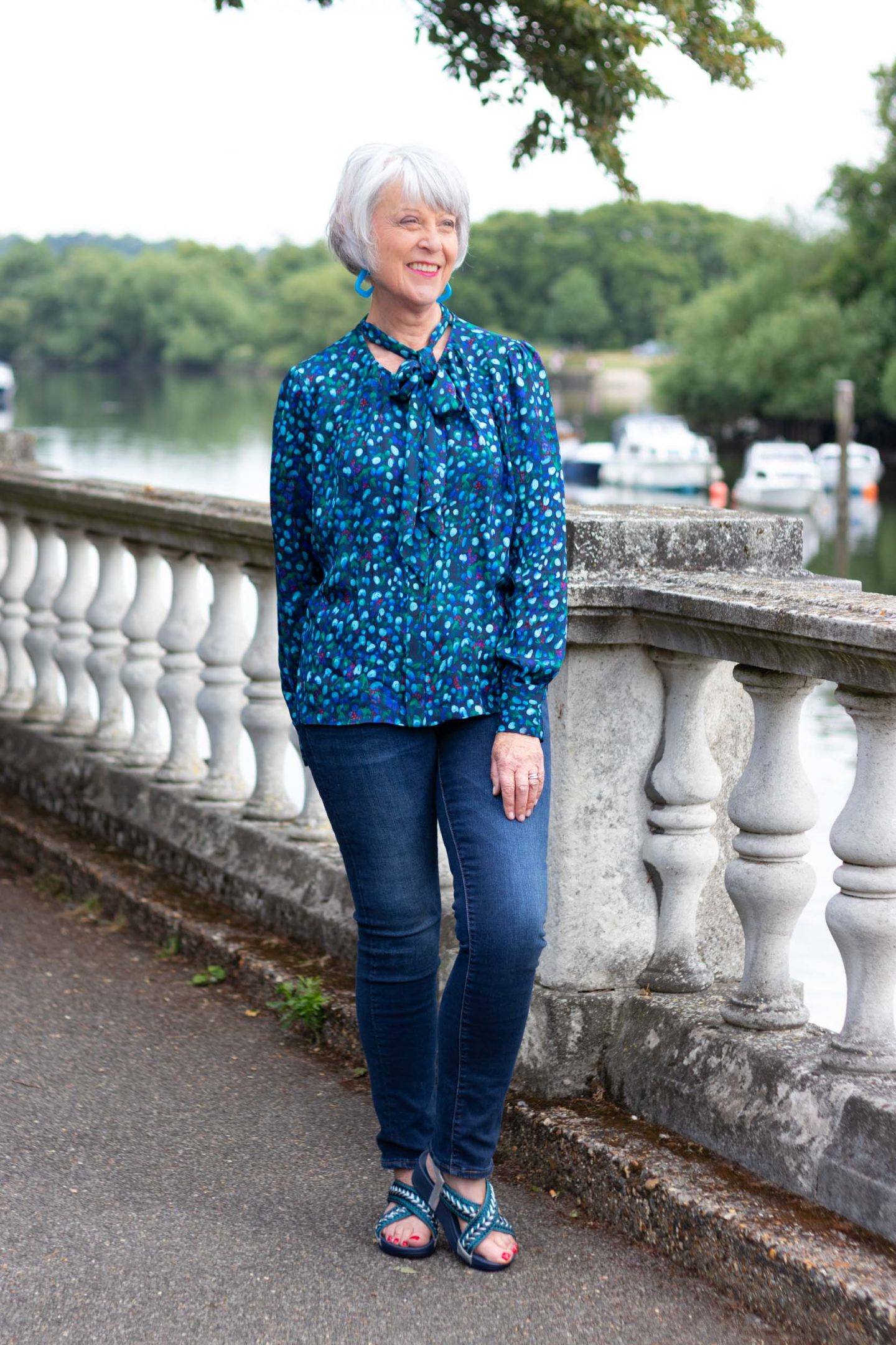Blue print tie neck top and jeans