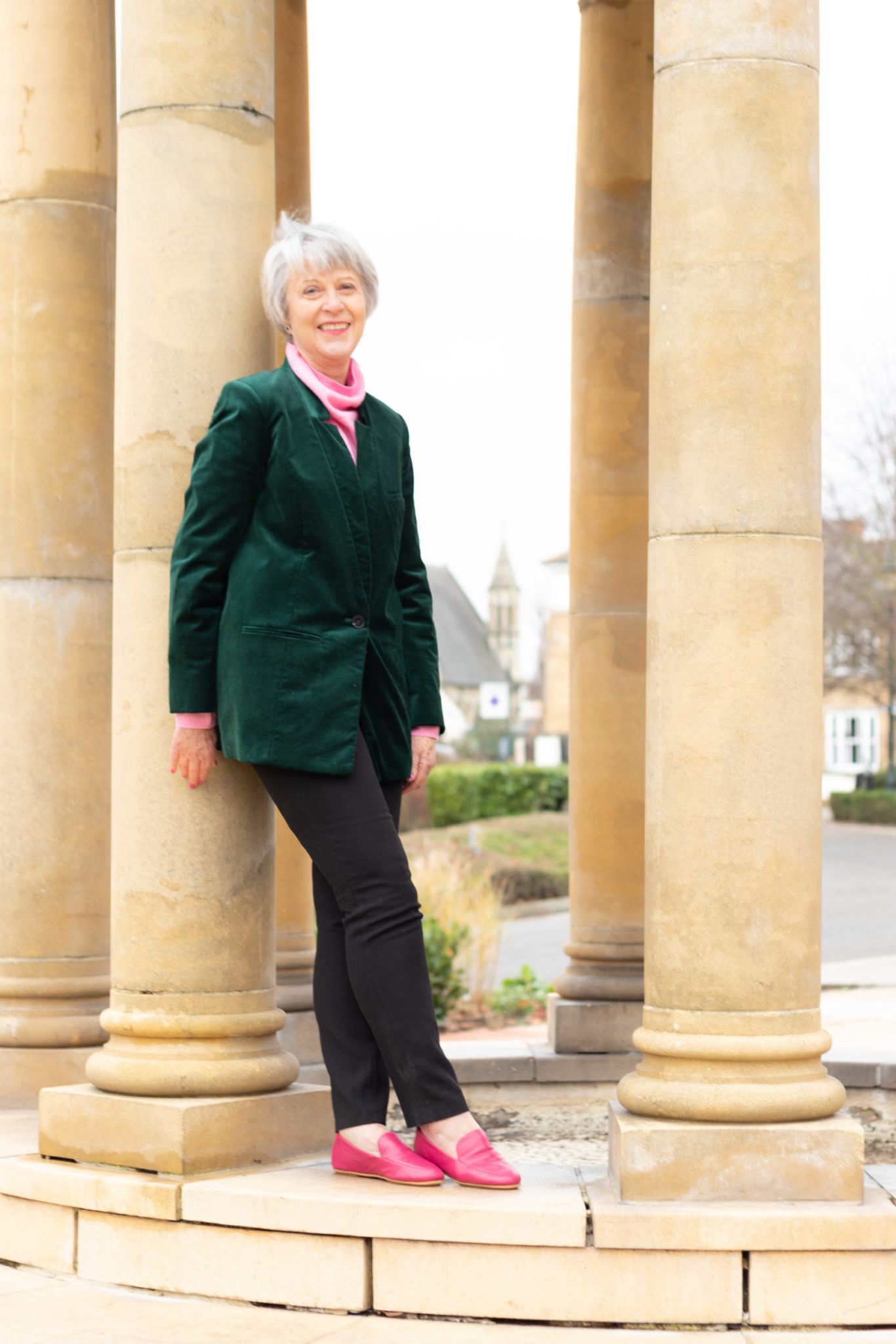 How to mix pink and green successfully - Chic at any age
