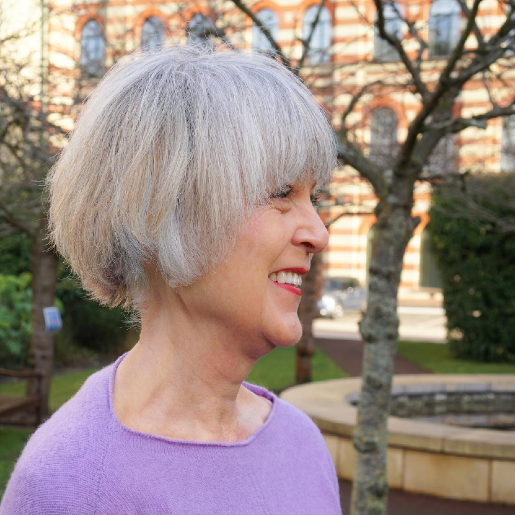 How to look after grey hair - Chic at any age How to look after grey hair - Chic at any age