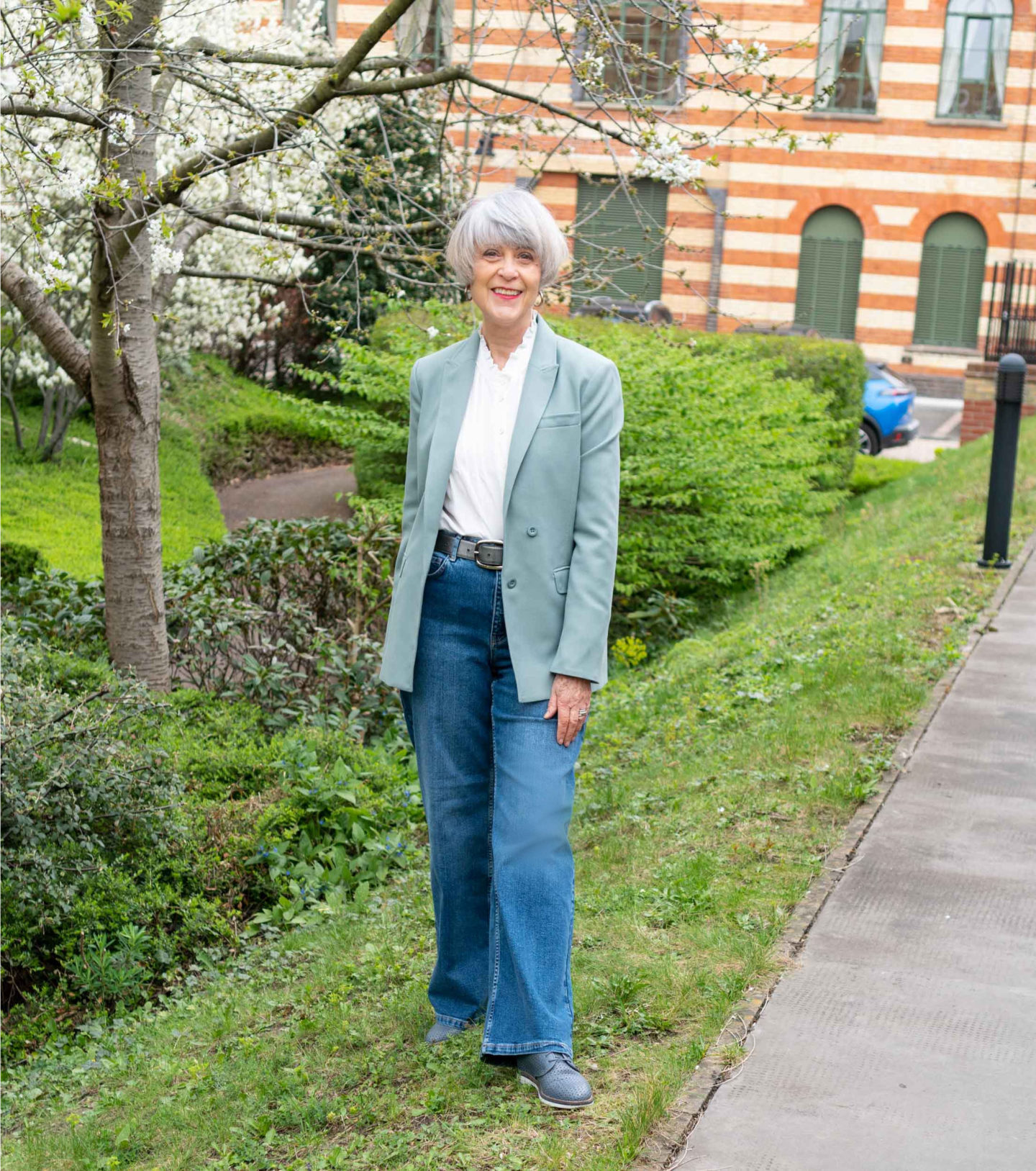HOW TO EXPERIMENT WITH NEW JEAN STYLES