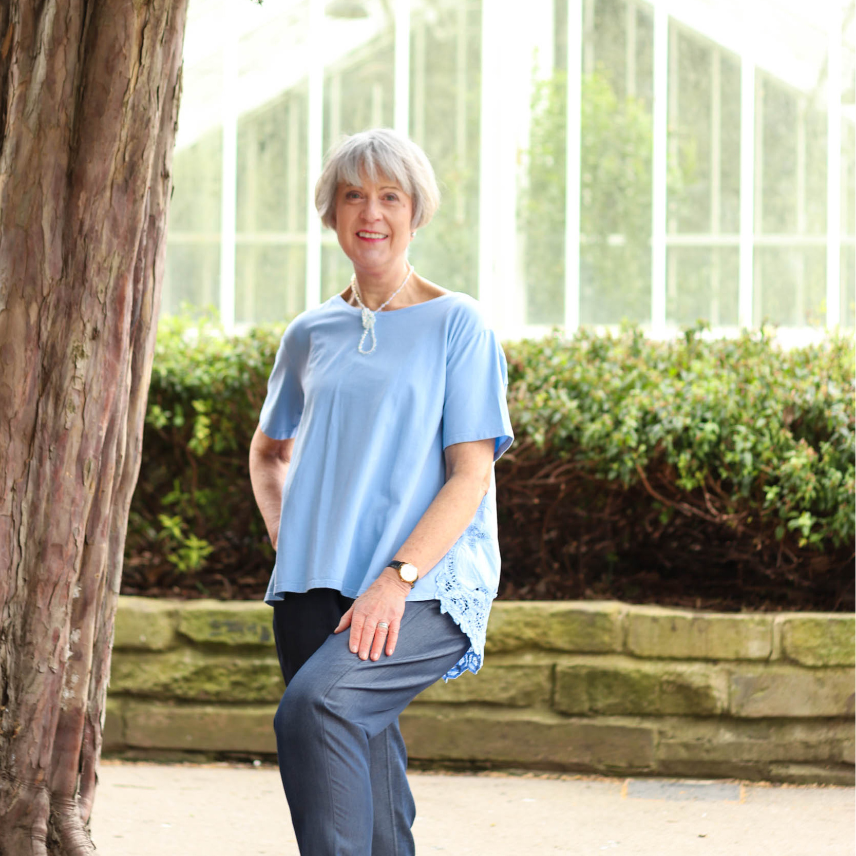 How to style a fresh and cheerful feminine top - Chic at any age