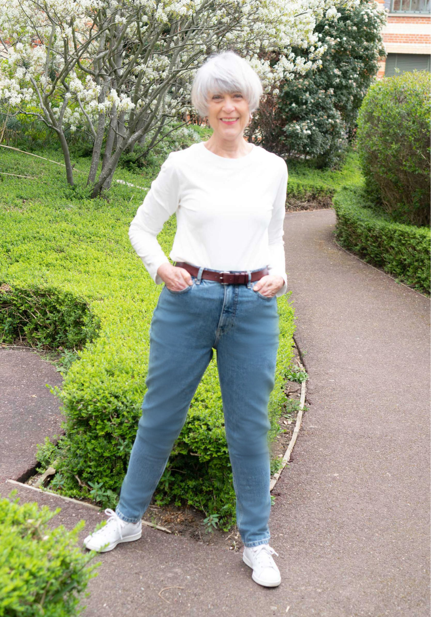 Jeans and tee shirt casual look
