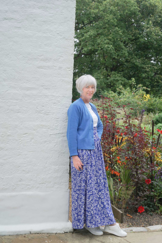 How to adapt a print maxi skirt