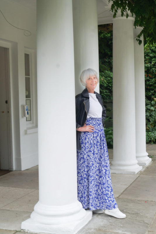 How to adapt a print maxi skirt