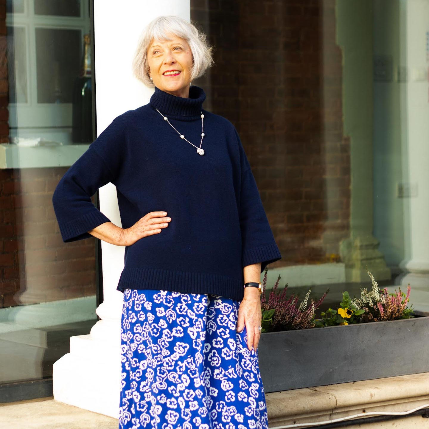 How to adapt a summer skirt for winter - Chic at any age