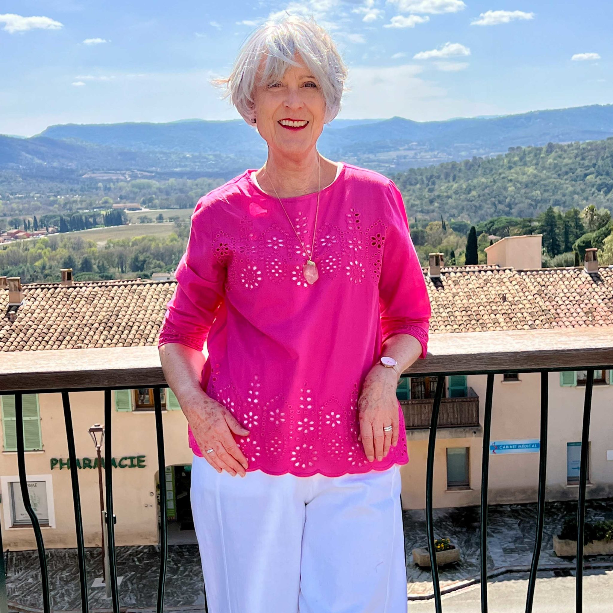 How to get ready for summer with a bright summer outfit