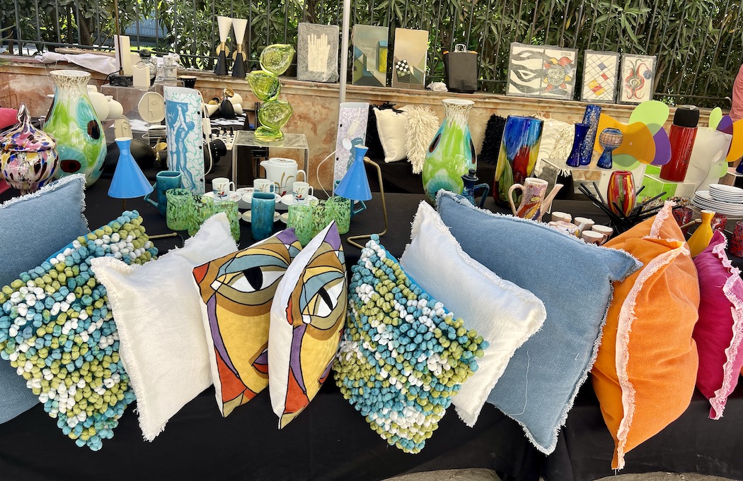cushions in St. Tropez market