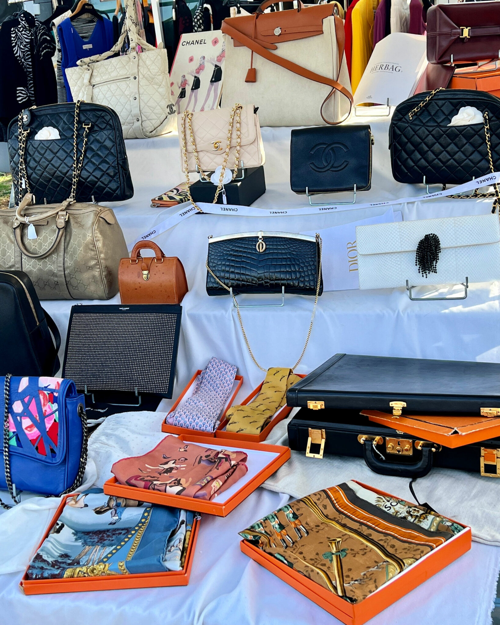 VINTAGE HANDBAGS AT BROCANTE