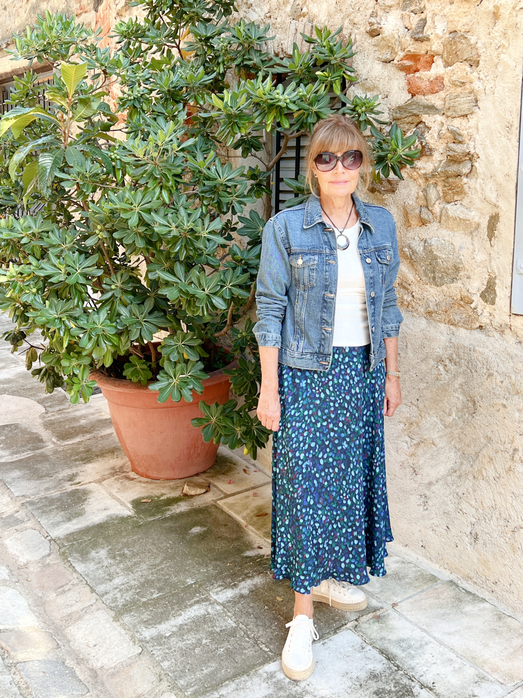Print midi skirt with white tee and denim jacket